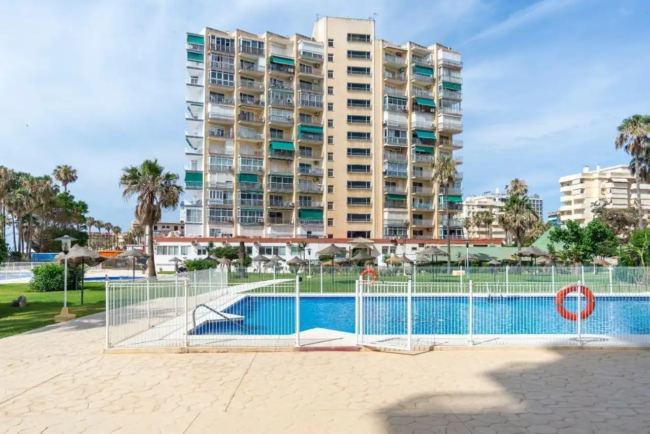 Piscina de Estudi en venda en Benalmádena amb Aire condicionat, Terrassa i Moblat