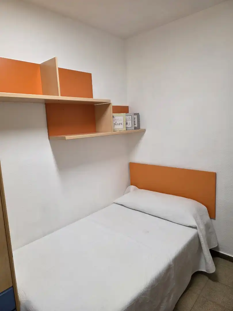 Habitación de Piso de alquiler en Zaragoza con Calefacción, Amueblado y Horno