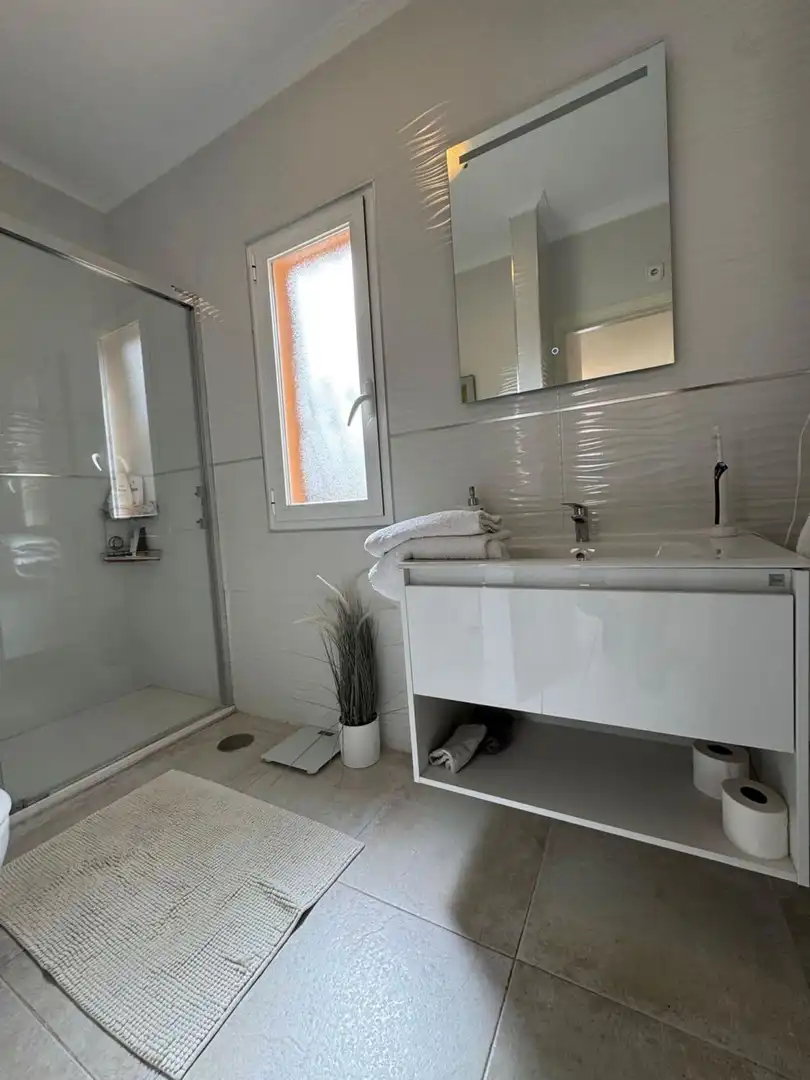 Bany de Casa o xalet en venda en L'Alfàs del Pi amb Aire condicionat, Jardí privat i Terrassa