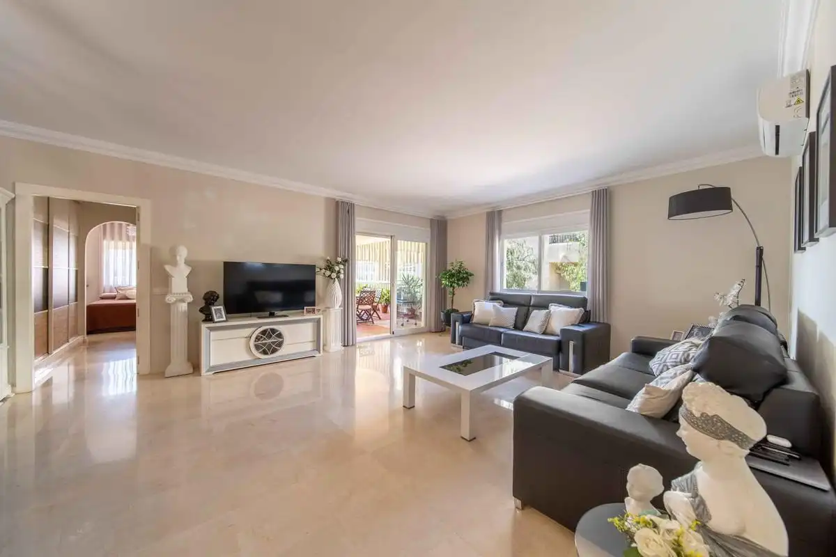Sala d'estar de Planta baixa en venda en Mijas amb Aire condicionat, Terrassa i Moblat