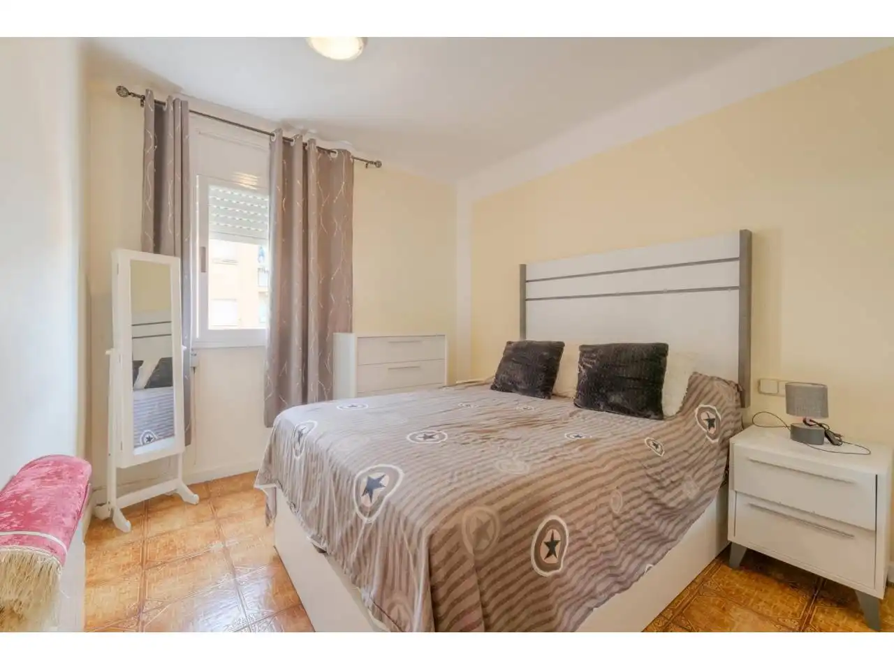 Bedroom of Flat for sale in Girona  with Heating and Balcony