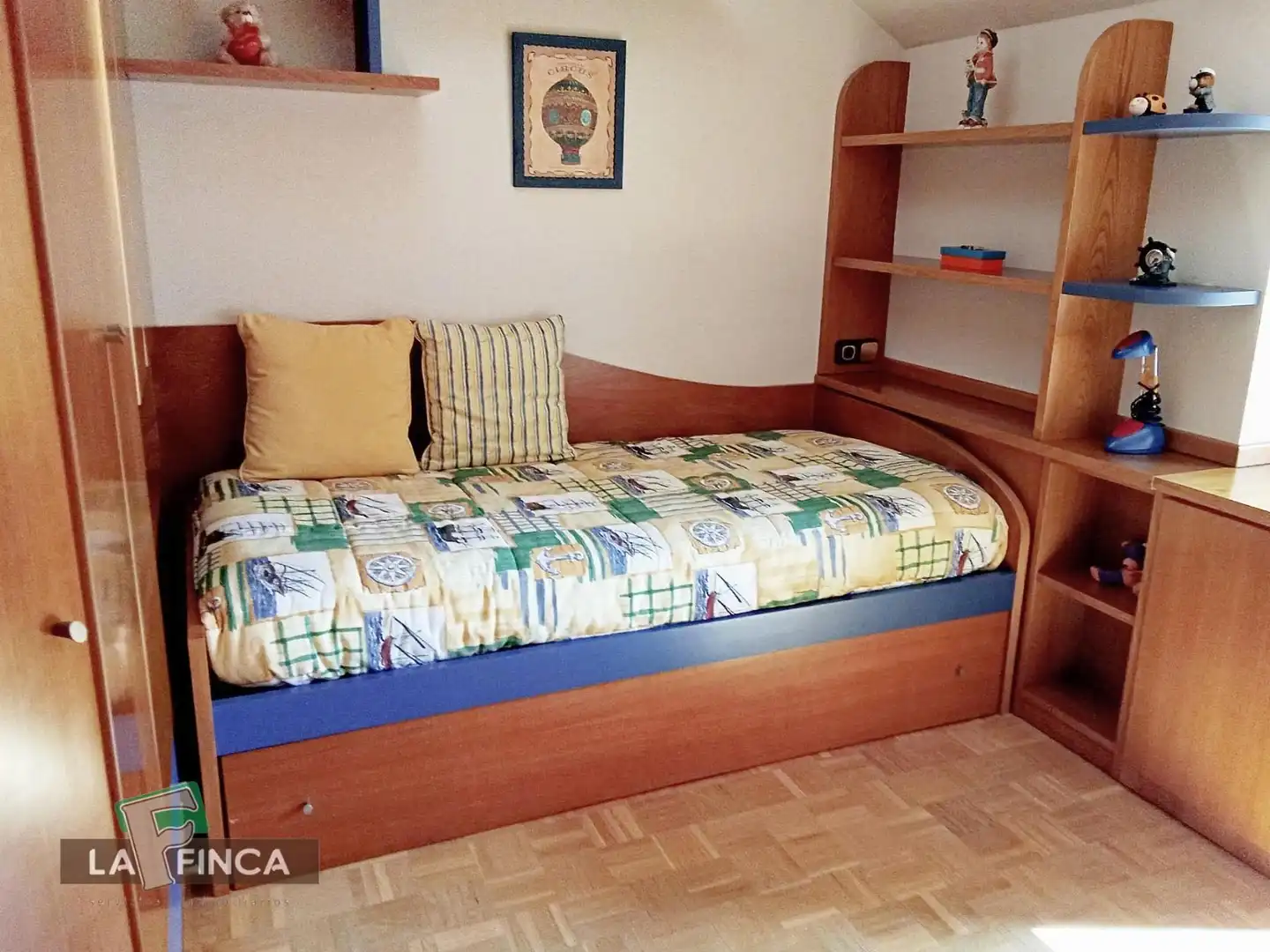 Habitación de Dúplex en venta en Oviedo  con Calefacción, Parquet y Trastero