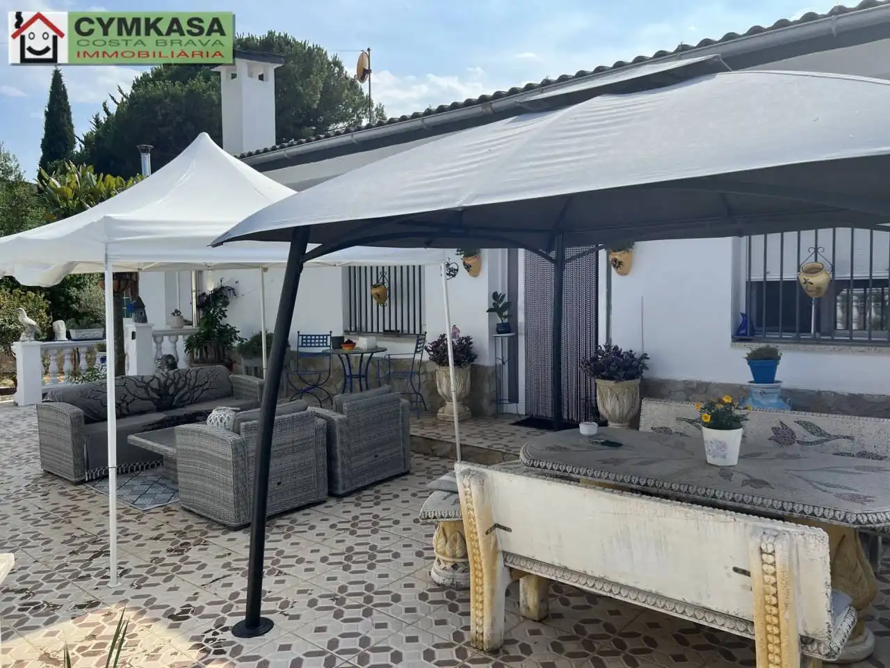 House with pool for sale in Montbarbat