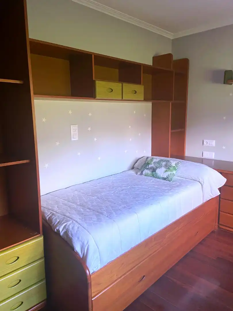 Dormitori de Casa o xalet de lloguer en Cangas  amb Calefacció, Jardí privat i Terrassa