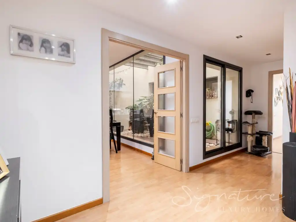 Ground floor for sale in Sant Cugat del Vallès  with Air Conditioner, Private garden and Terrace