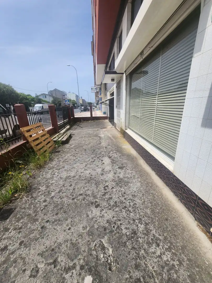 Vista exterior de Edificio en venta en Narón