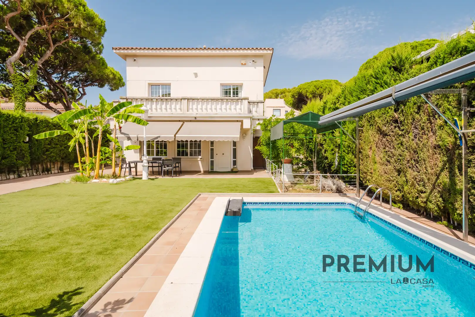 Exterior view of Houses for sale in Castelldefels  with Swimming Pool