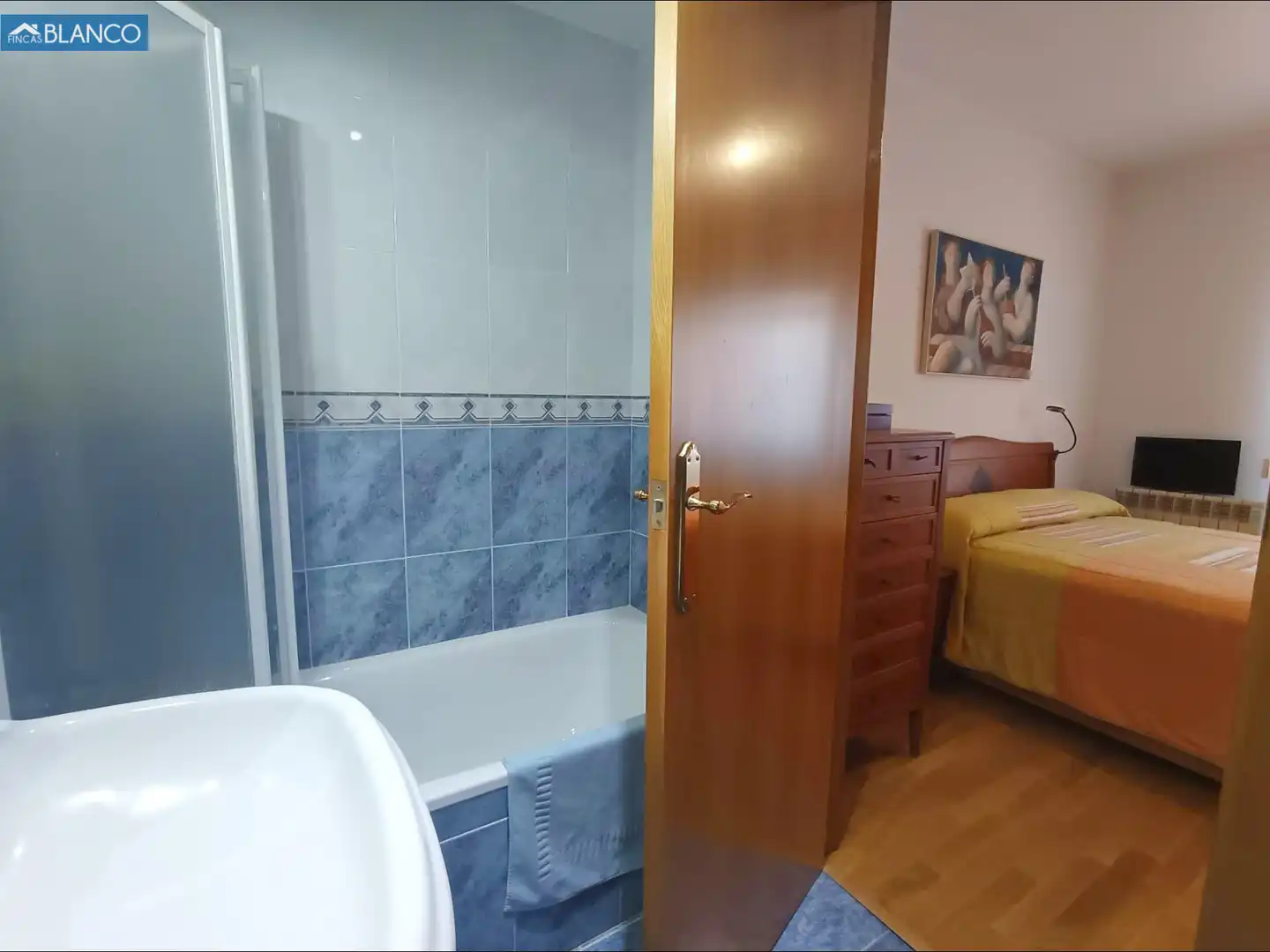 Bathroom of Houses for sale in L'Hospitalet de Llobregat  with Air Conditioner, Heating and Terrace
