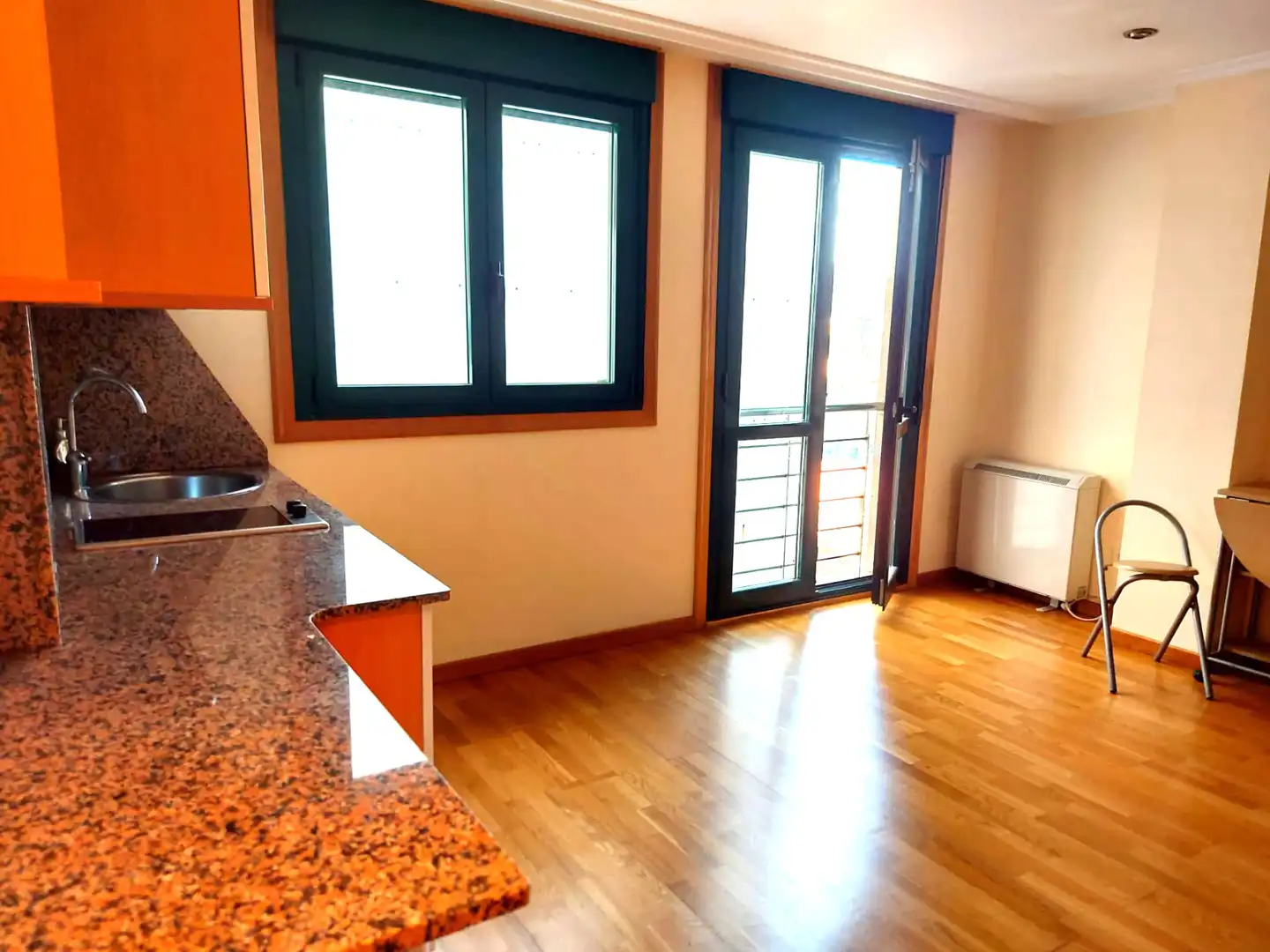 Cocina de Estudio de alquiler en Vigo  con Calefacción, Parquet y Lavadora