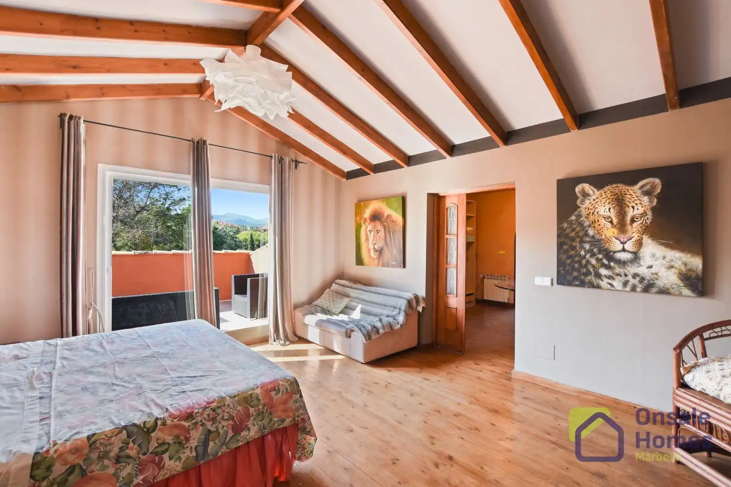Dormitori de Casa o xalet en venda en Marbella amb Aire condicionat, Jardí privat i Terrassa