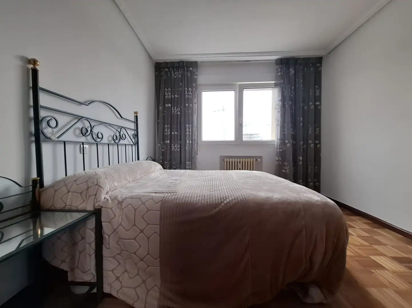 Schlafzimmer von Wohnung zur Miete in Gijón  mit Heizung und Parkett