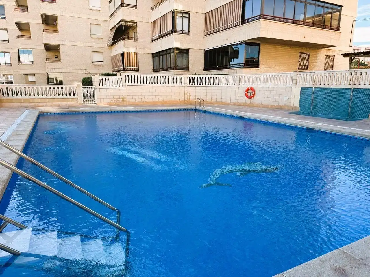 Piscina de Piso en venta en Los Arenales del Sol