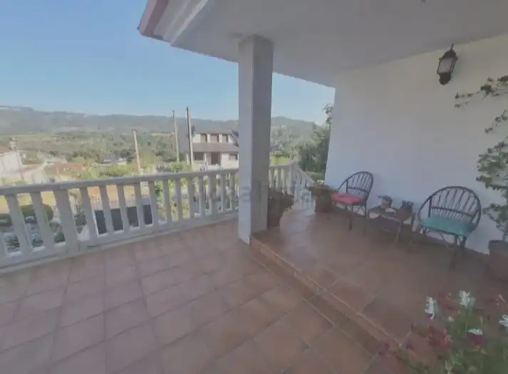 Terrassa de Casa o xalet en venda en Ourense Capital  amb Calefacció, Jardí privat i Parquet