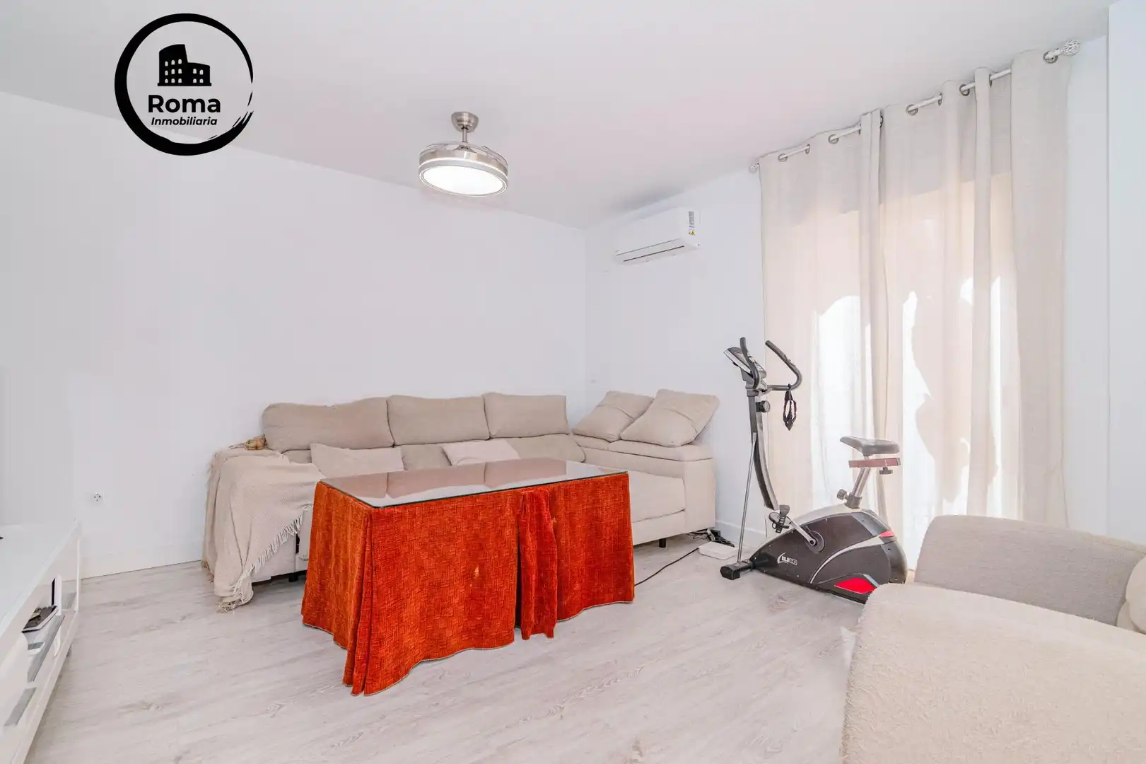 Sala de estar de Piso en venta en La Zubia con Aire acondicionado, Calefacción y Amueblado