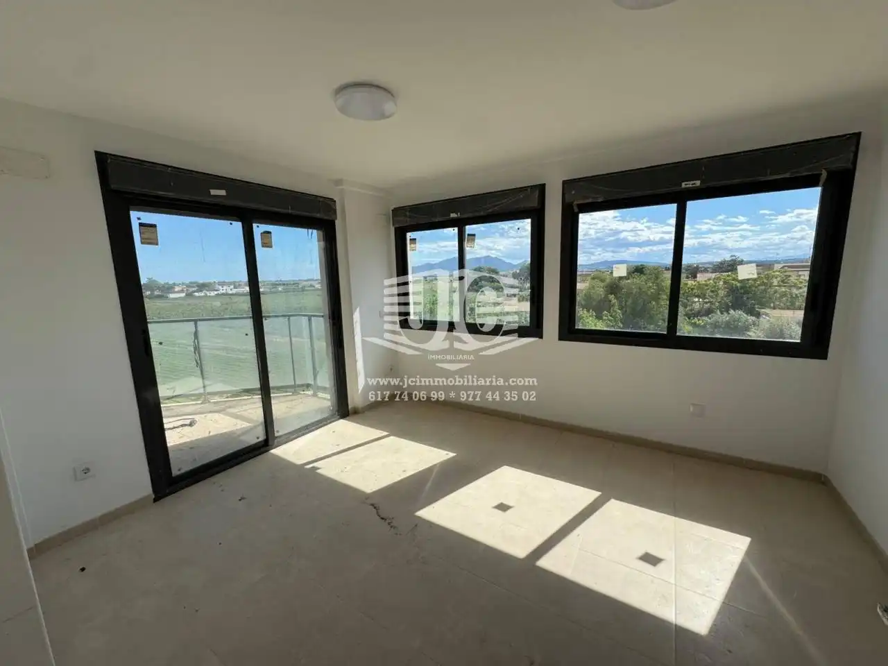 Flat for rent in L'Aldea  with Air Conditioner, Terrace and Storage room
