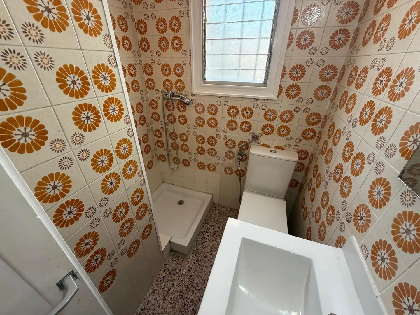 Badezimmer von Einfamilien-Reihenhaus zur Miete in Girona mit Heizung und Terrasse