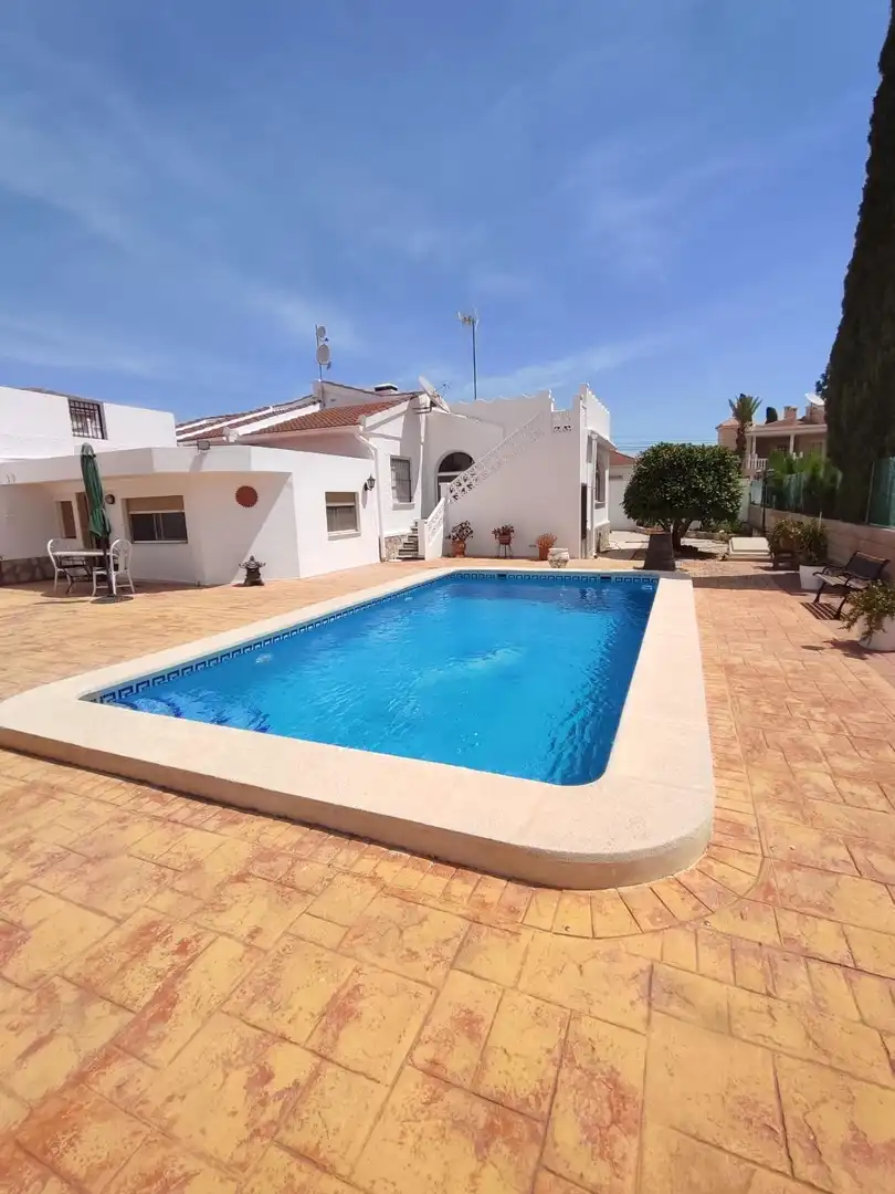 Piscina de Casa o chalet de alquiler en Rojales con Jardín privado, Terraza y Trastero