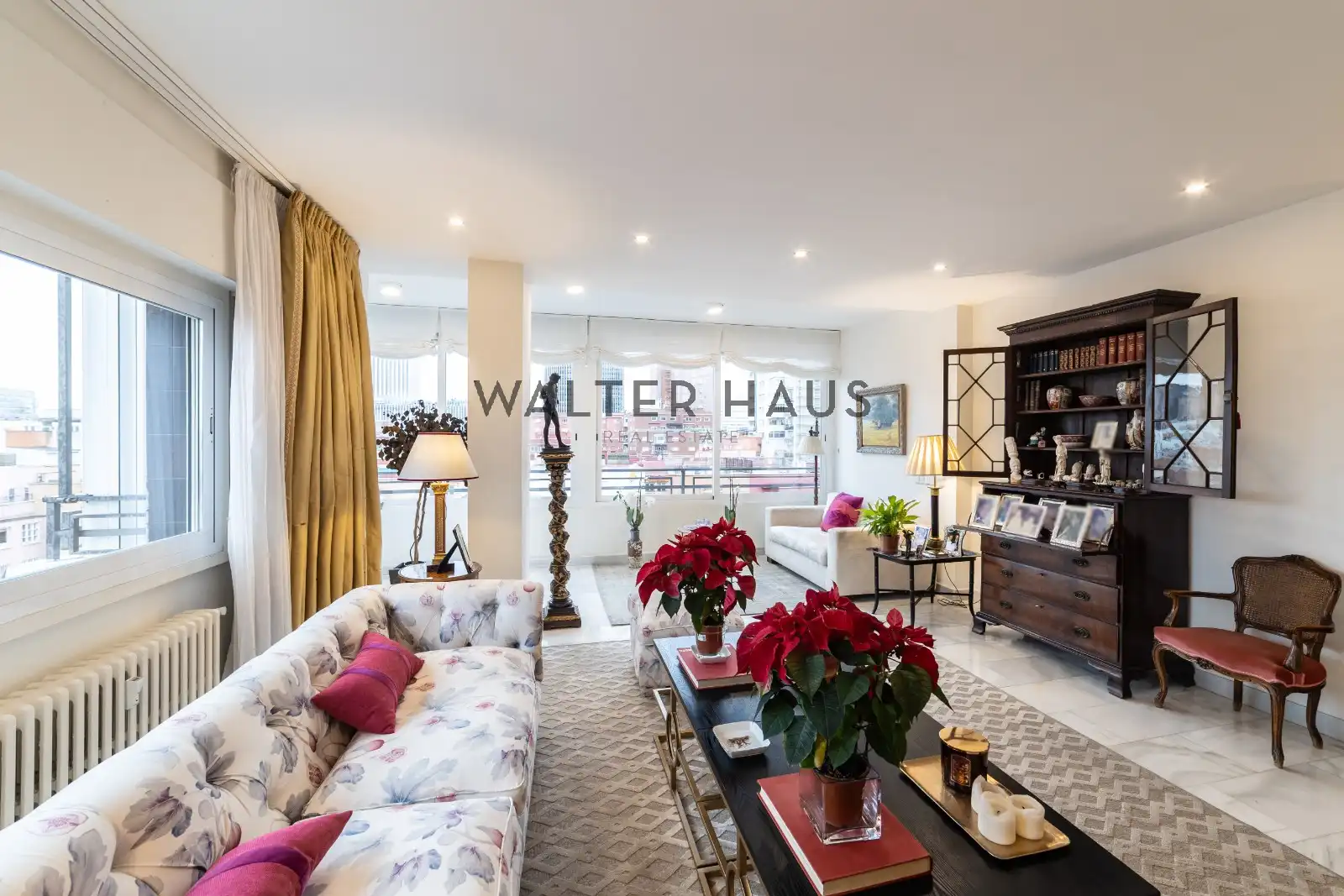 Sala d'estar de Dúplex en venda en Madrid amb Aire condicionat, Terrassa i Traster