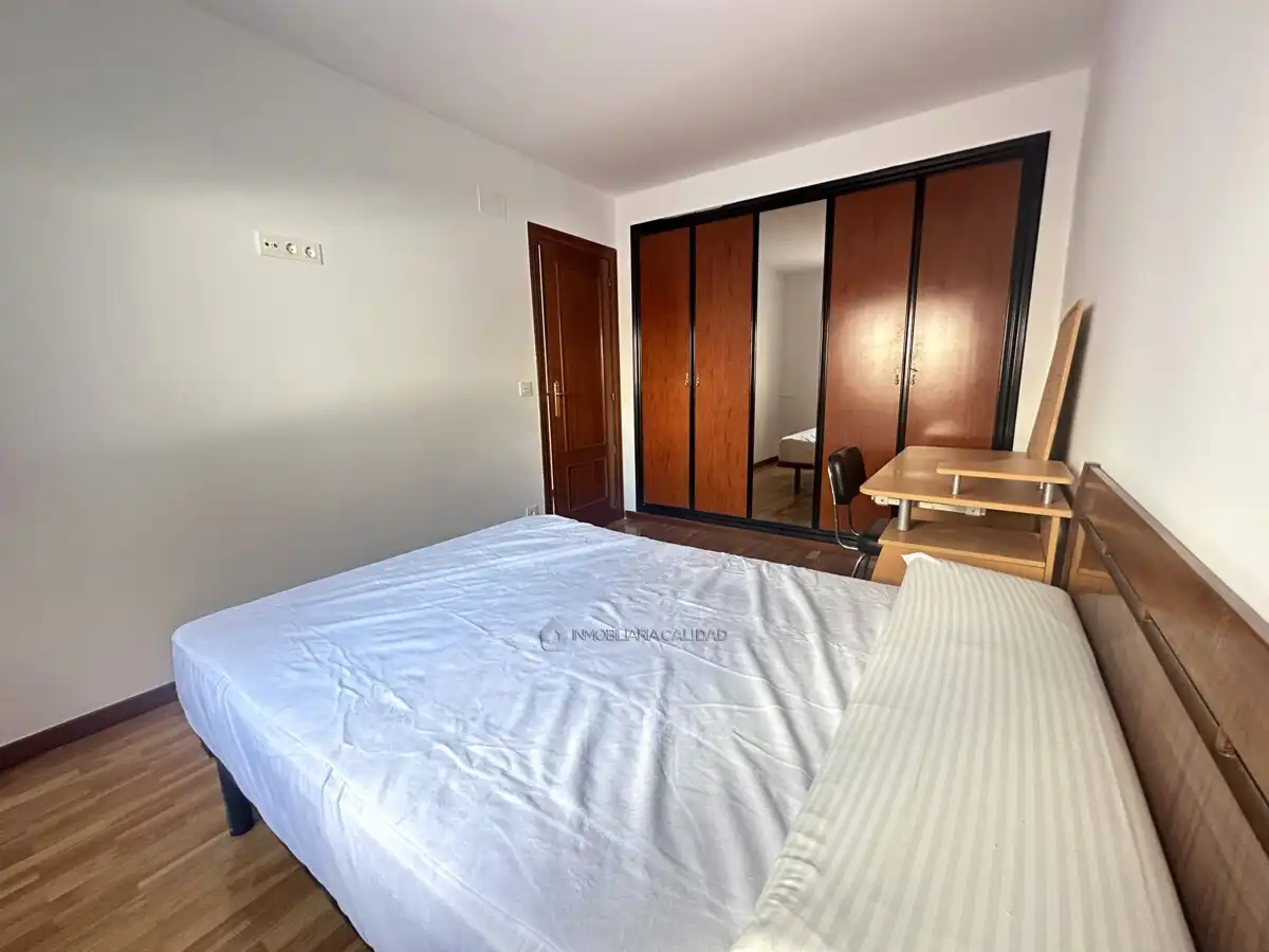 Habitación de Piso de alquiler en Burgos con Calefacción, Terraza y Amueblado