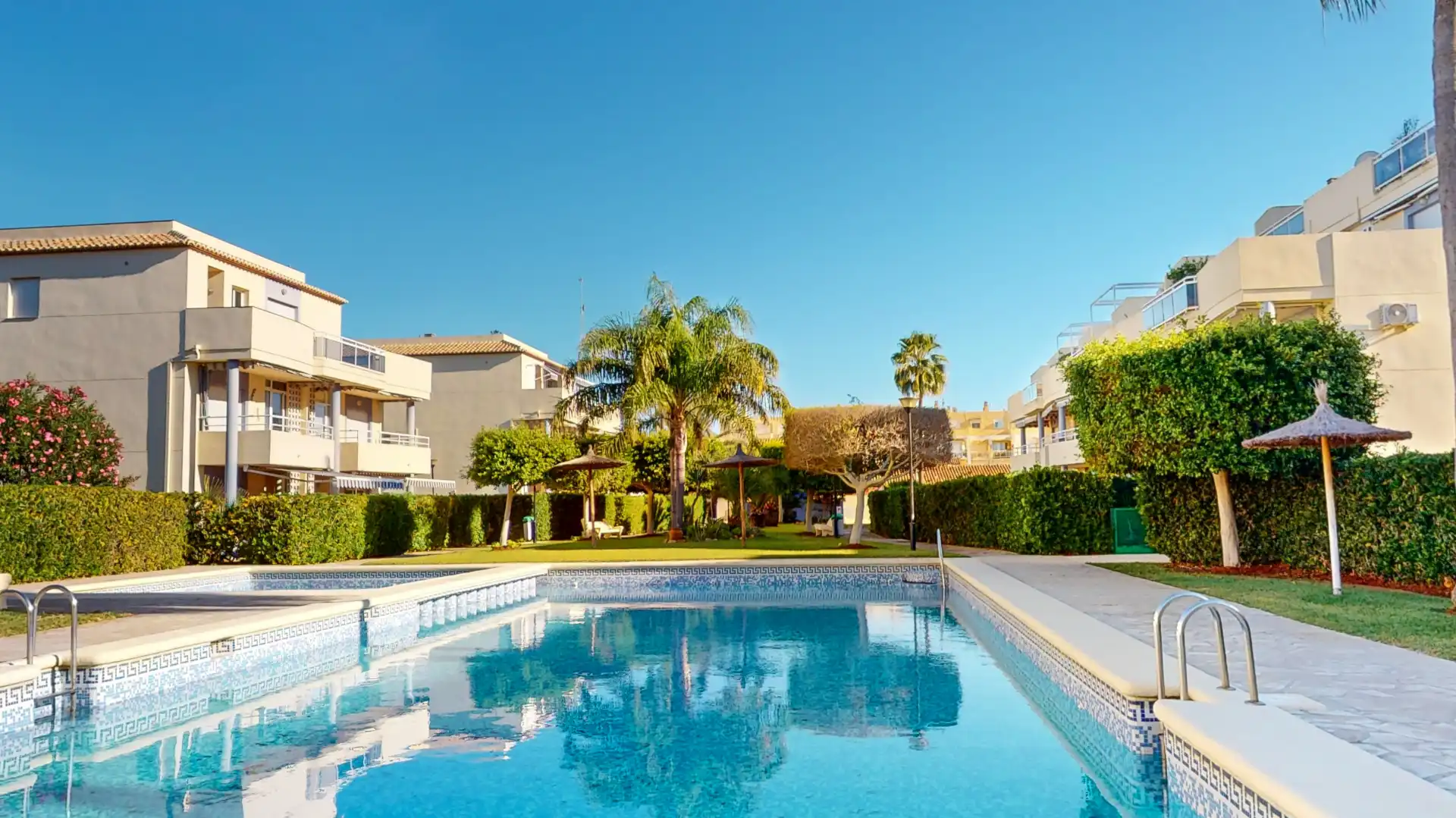 Piscina de Dúplex de alquiler en Dénia con Aire acondicionado, Calefacción y Terraza