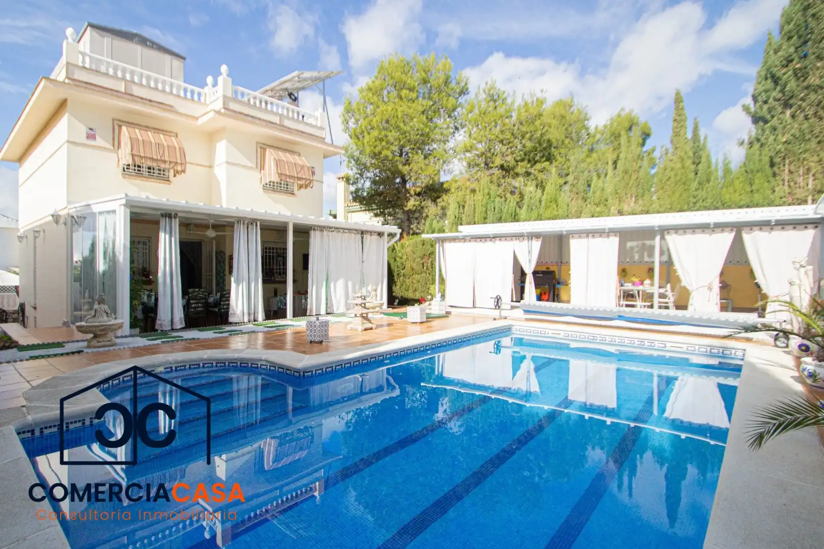 Chalet con piscina en venta en Albolote