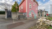 Vista exterior de Casa o xalet en venda en Cudillero amb Calefacció, Jardí privat i Parquet