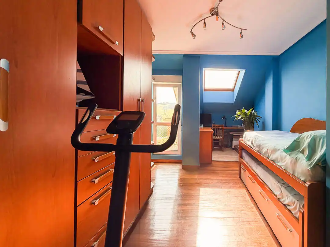 Habitación de Piso en venta en Santa Cruz de Bezana con Calefacción, Terraza y Trastero