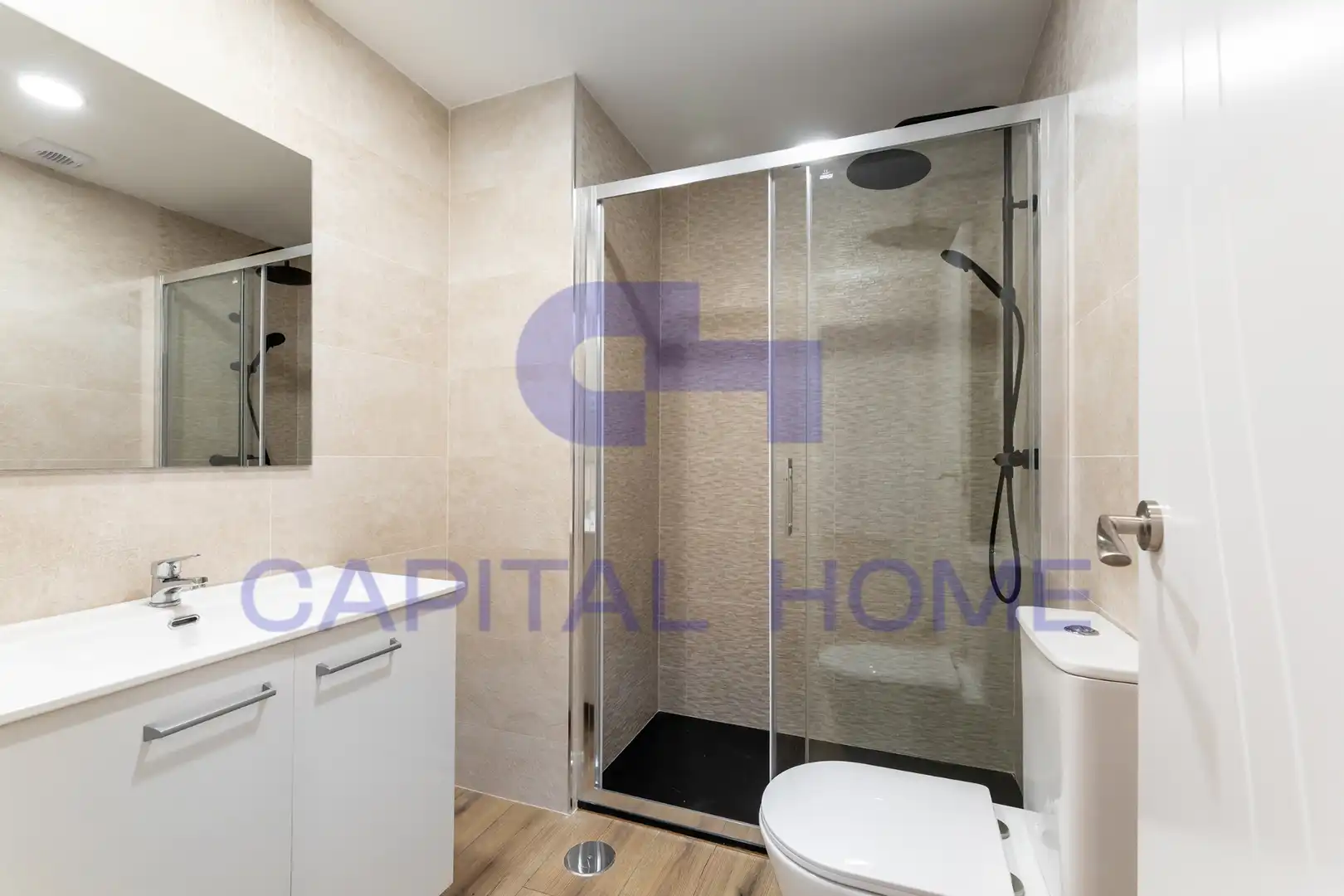 Bathroom of Flat for sale in Fuenlabrada  with Alarm