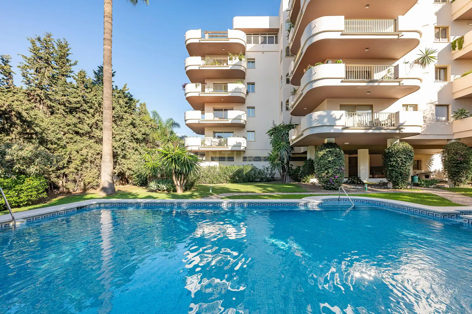 Piscina de Apartamento en venta en Marbella con Aire acondicionado, Trastero y Piscina