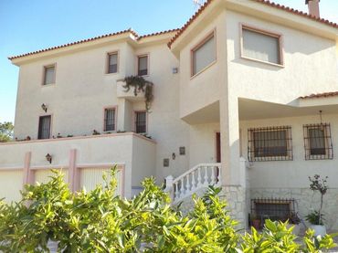 Detached house with balcony for sale in Carrer de les Paulines