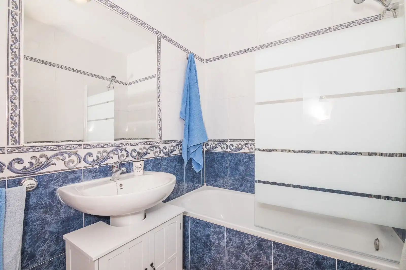 Badezimmer von Wohnung zur Miete in Orihuela mit Klimaanlage, Heizung und Terrasse