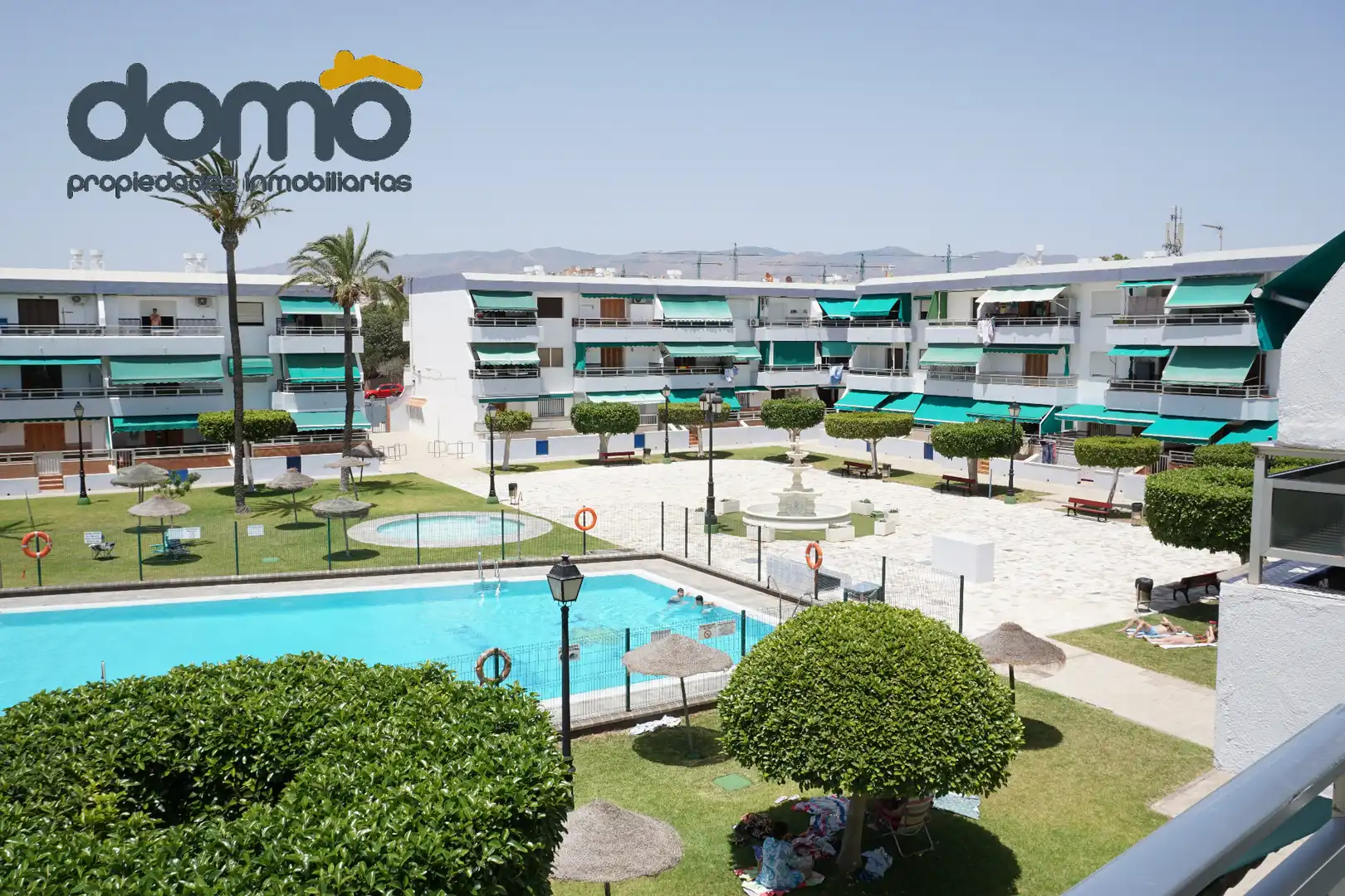 Vista exterior de Piso en venta en Almería con Aire acondicionado, Terraza y Piscina comunitaria