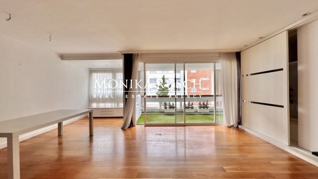 Exterior view of Flat to rent in  Barcelona Capital  with Air Conditioner, Heating and Terrace