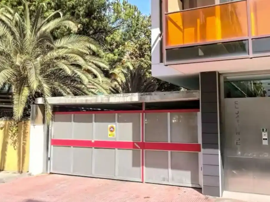 Vista exterior de Garaje de alquiler en Fuengirola