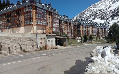 Außenansicht von Wohnungen zum verkauf in Aisa mit Balkon