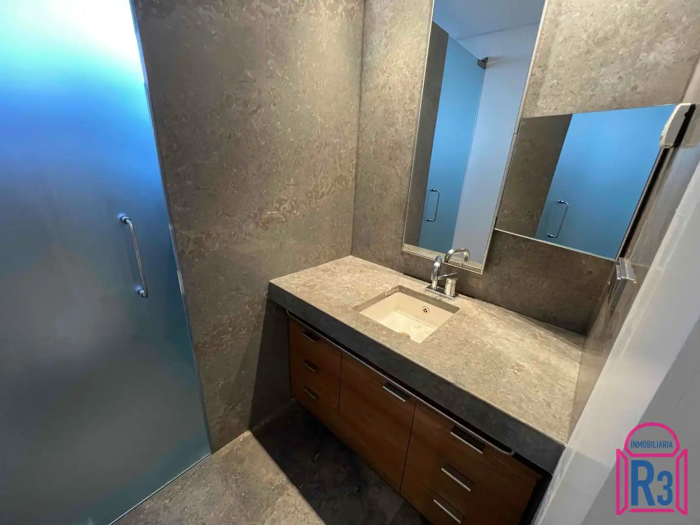 Badezimmer von Wohnung zum Verkauf in León Capital  mit Heizung, Terrasse und Abstellraum