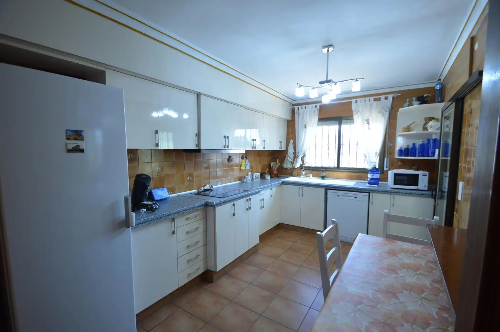 Cuina de Casa o xalet en venda en Vinaròs amb Aire condicionat, Calefacció i Jardí privat