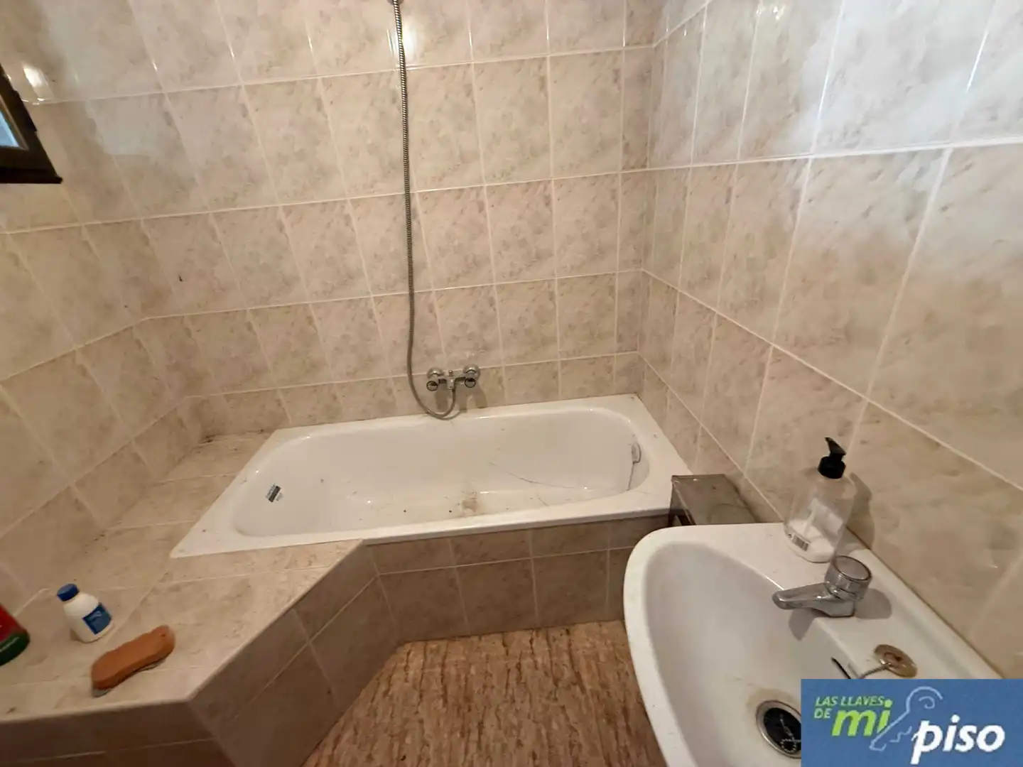 Baño de Casa o chalet en venta en Nava del Rey con Calefacción, Jardín privado y Terraza