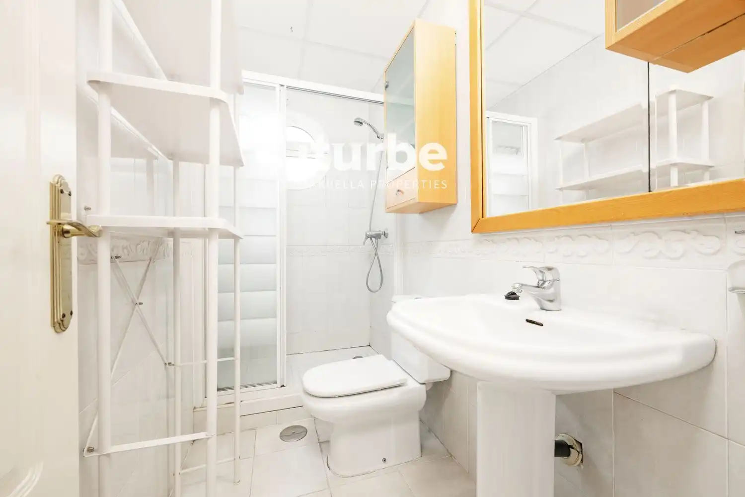Badezimmer von Maisonette zum Verkauf in Marbella mit Klimaanlage, Terrasse und Abstellraum