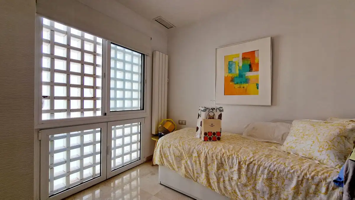 Dormitori de Àtic en venda en Marbella amb Aire condicionat, Terrassa i Moblat