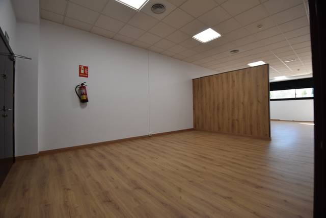 Local comercial en Venta en Calle Poeta José Hierro, 1 en San José - Buenos Aires