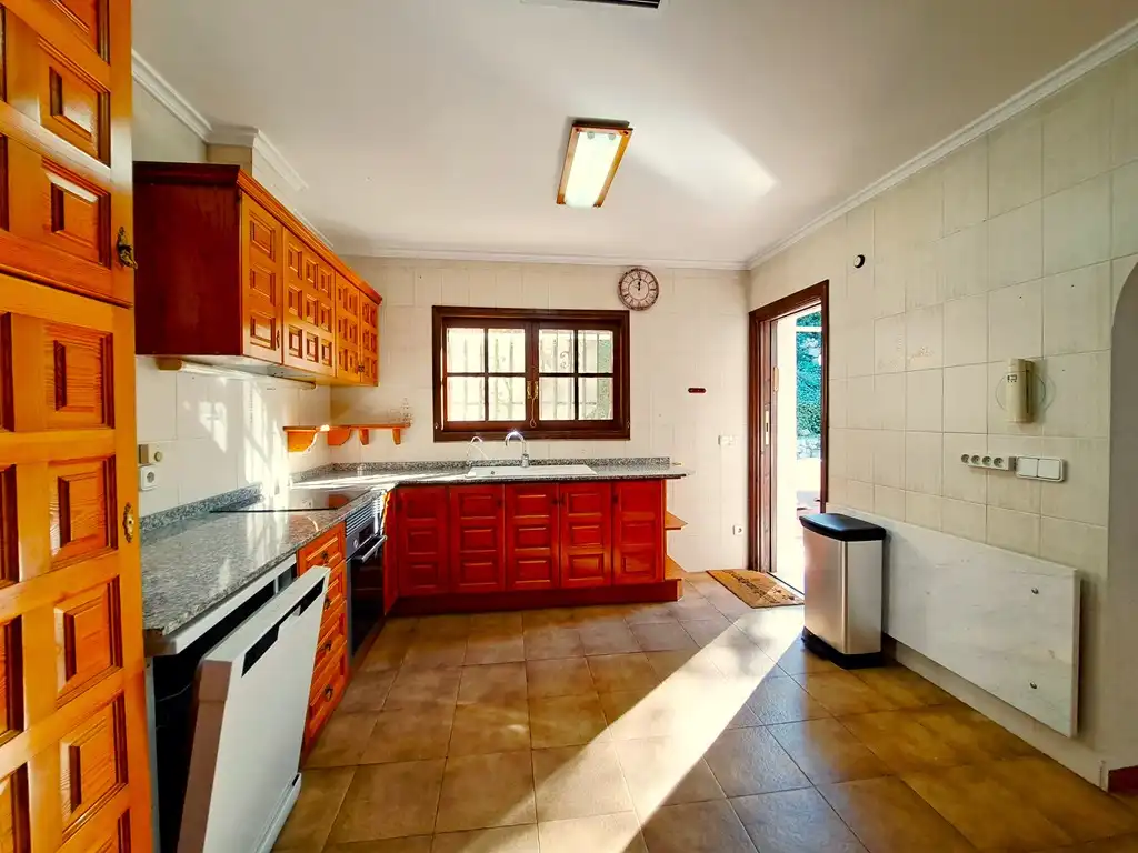 Cuina de Casa o xalet en venda en Dénia amb Aire condicionat, Calefacció i Jardí privat