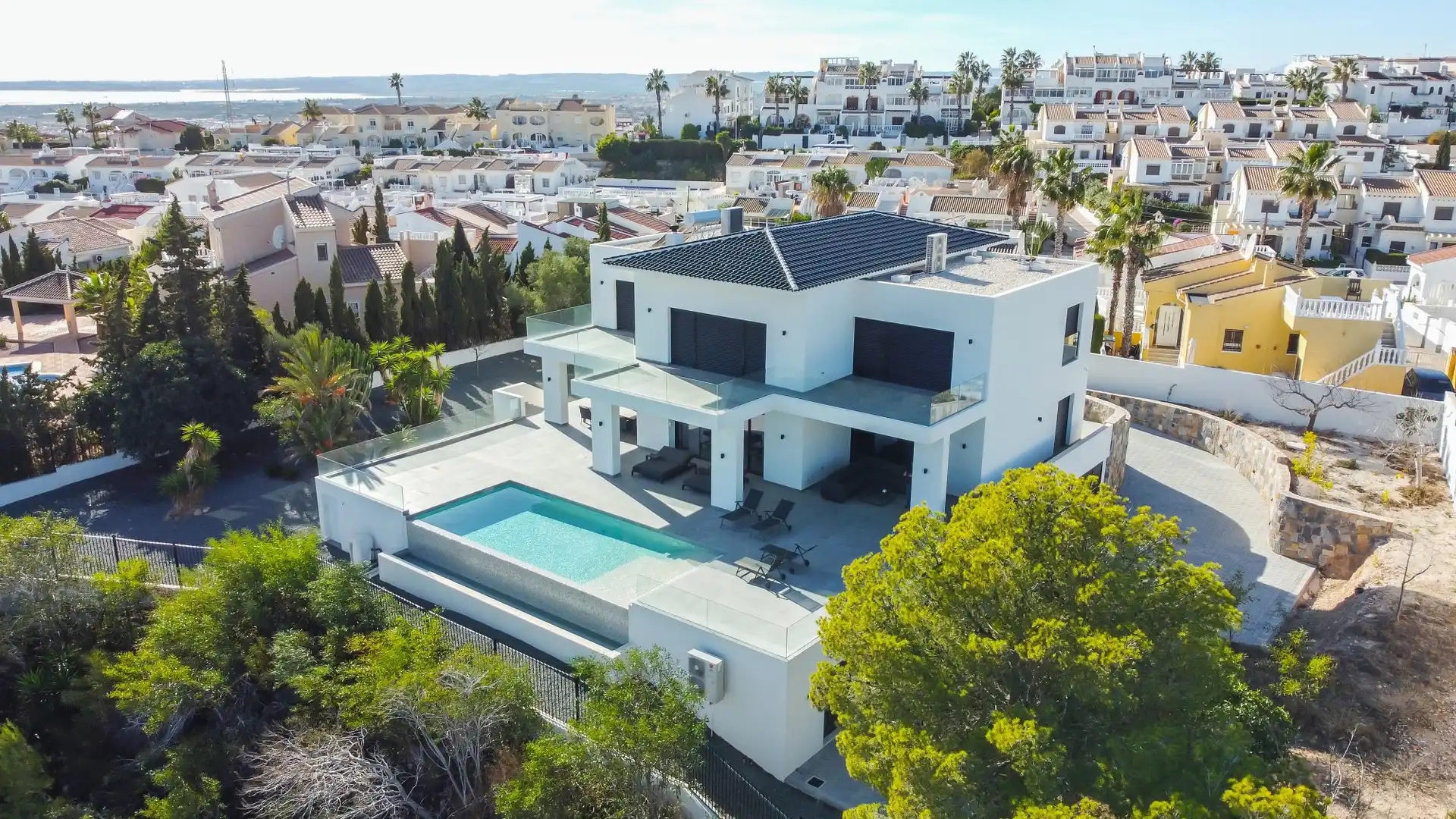 Vista exterior de Casa o xalet en venda en Rojales amb Aire condicionat, Jardí privat i Terrassa