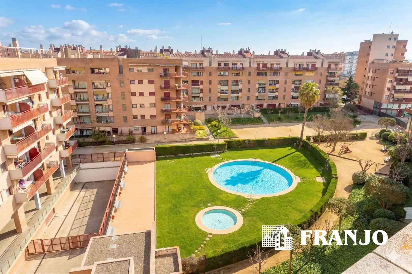 Außenansicht von Dachboden zum Verkauf in Sabadell mit Heizung, Terrasse und Schwimmbad