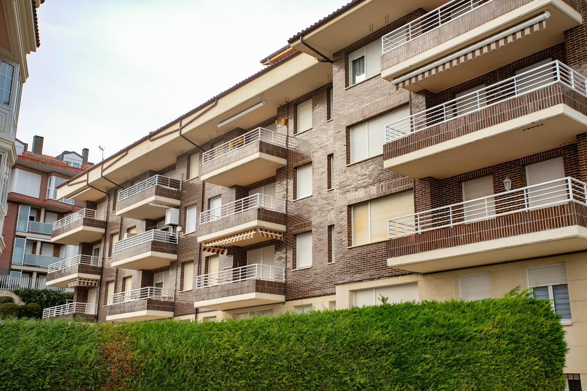 Vista exterior de Pis en venda en San Vicente de la Barquera amb Calefacció