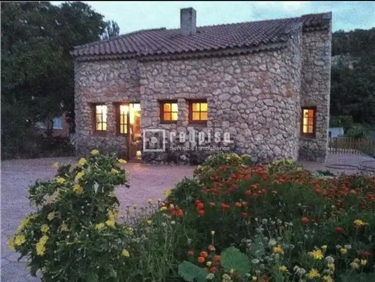 Jardí de Casa o xalet en venda en Hontoba amb Calefacció, Jardí privat i Traster