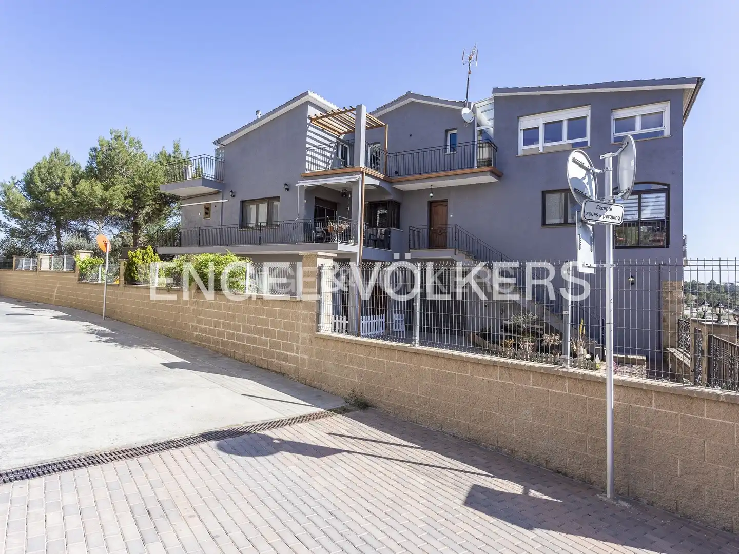 Casa a schiera con terrazza in vendita a Castellgalí