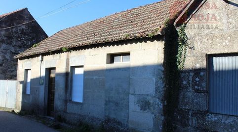 Casa de piedra para restaurar con terreno.