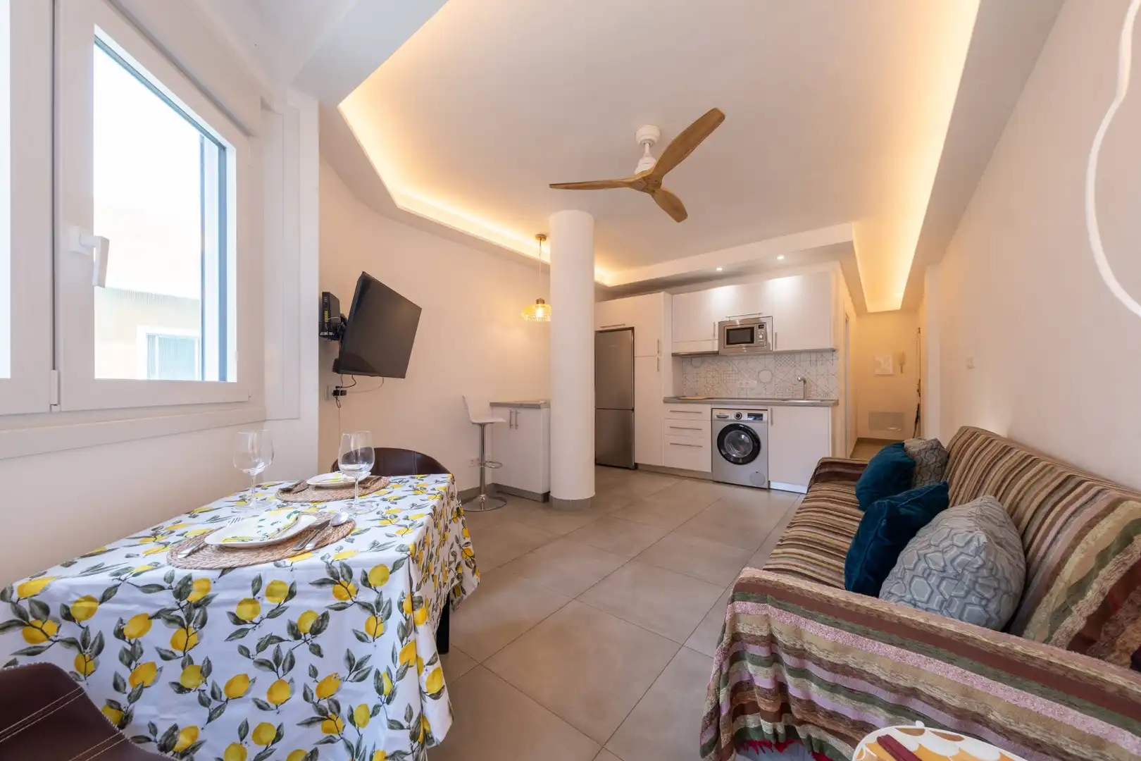 Cuina de Apartament de lloguer en Las Palmas de Gran Canaria amb Moblat