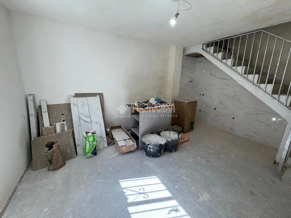 Casa adosada en venta en Iznalloz
